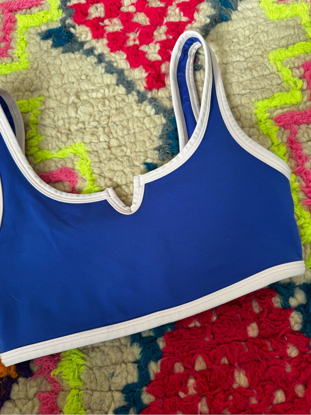 Form Scoop V-Notch Sports Bra Royal Blue White Trim XS - Picture 3 of 5